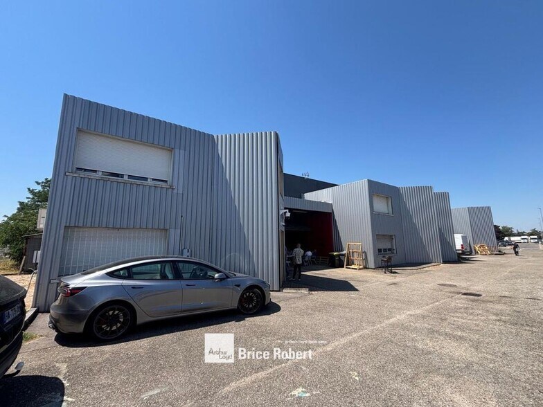8 Rue Lavoisier, Chassieu à louer - Photo de l’immeuble – Image 2 sur 2