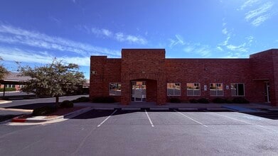 110 Mesa Park Dr, El Paso, TX à louer Photo de l’immeuble– Image 2 sur 3