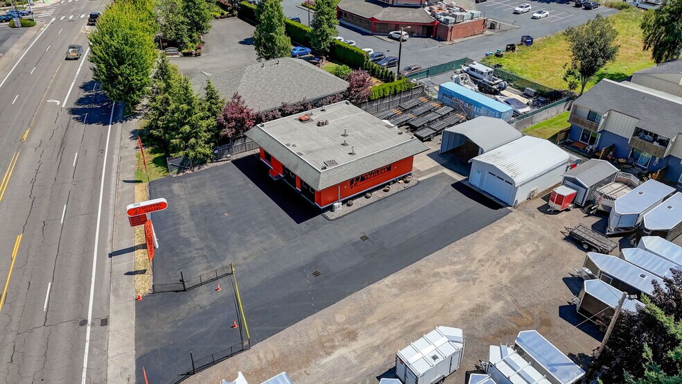 786 NE Burnside Rd, Gresham, OR à vendre - Photo de l’immeuble – Image 2 sur 25