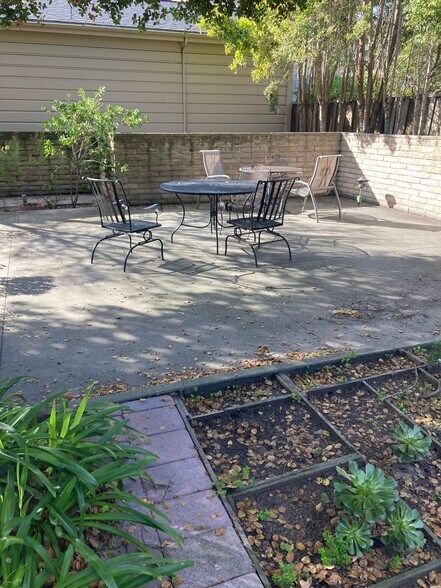 801 Lighthouse Ave, Monterey, CA à louer - Photo de l’immeuble – Image 2 sur 9