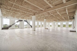 6485 Rue Doris-Lussier, Boisbriand, QC à louer Photo de la construction– Image 1 sur 5