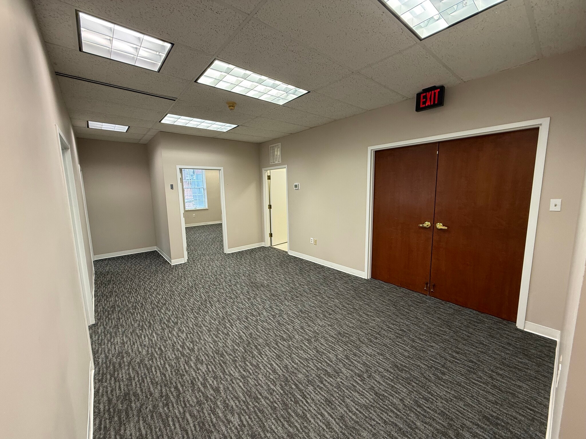 5012 Monument Ave, Richmond, VA à louer Photo de l’immeuble– Image 1 sur 8