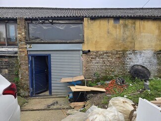 Plus de détails pour 20A Hanworth Rd, Hounslow - Industriel/Logistique à louer
