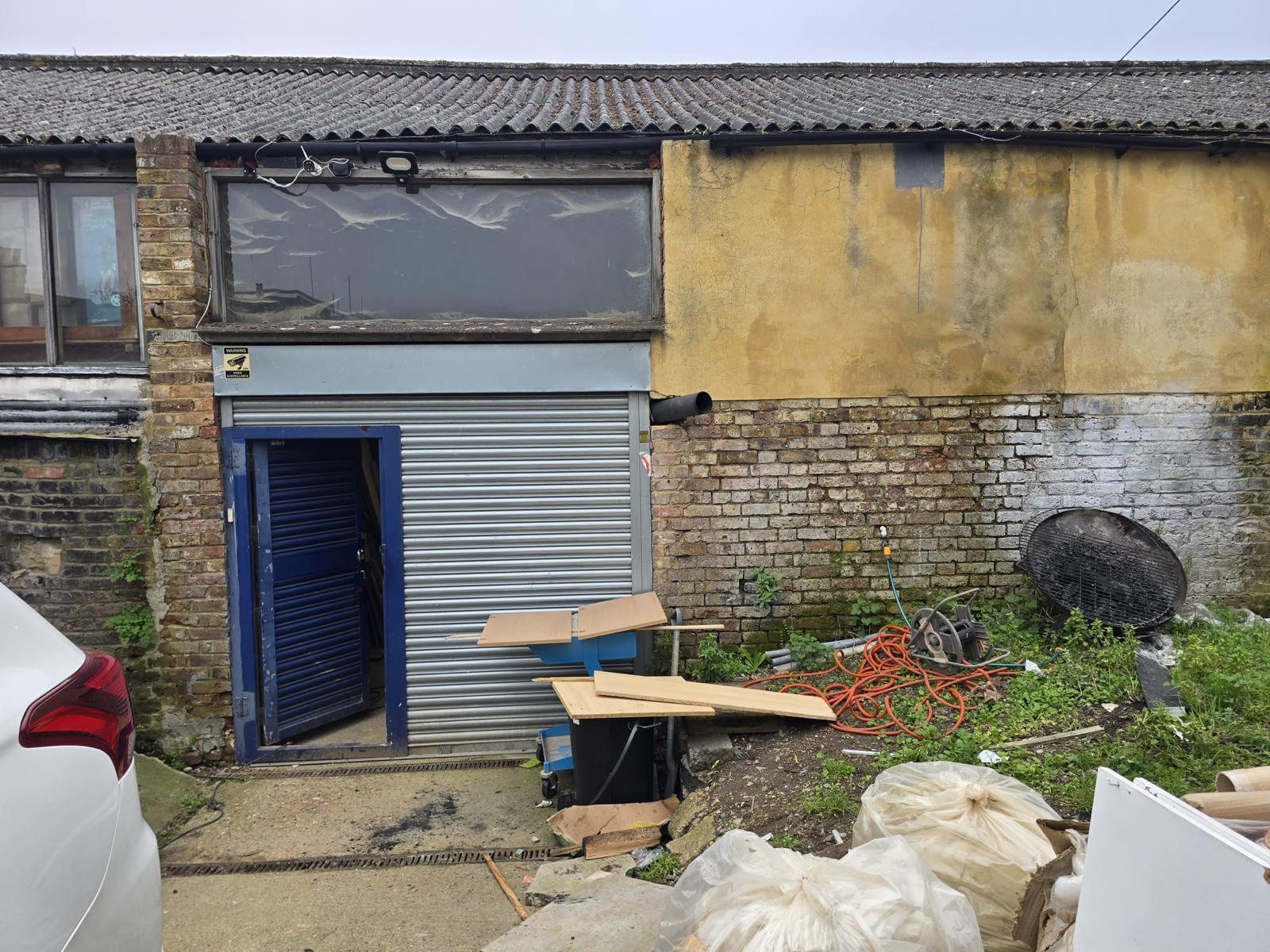 20A Hanworth Rd, Hounslow à louer Photo principale– Image 1 sur 5