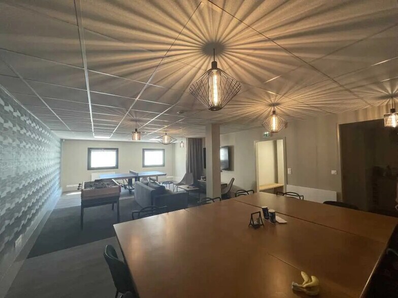 Bureau dans Bois-Guillaume à louer - Photo de l’immeuble – Image 2 sur 6