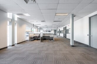 17550 Rte Transcanadienne, Montréal, QC à louer Photo de l’immeuble– Image 1 sur 1