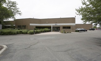 Plus de détails pour 81 Executive Blvd, Farmingdale, NY - Bureau à louer