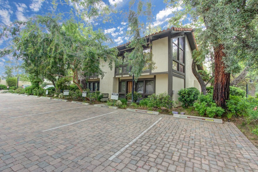 23501 Park Sorrento, Calabasas, CA à louer - Photo principale – Image 1 sur 53