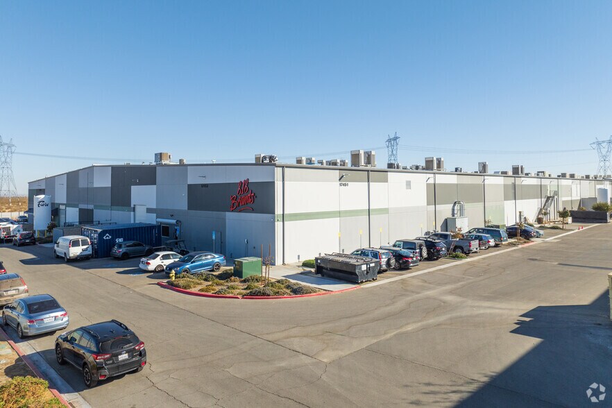 17451-14757 Muskrat Ave, Adelanto, CA à vendre - Photo de l’immeuble – Image 2 sur 11