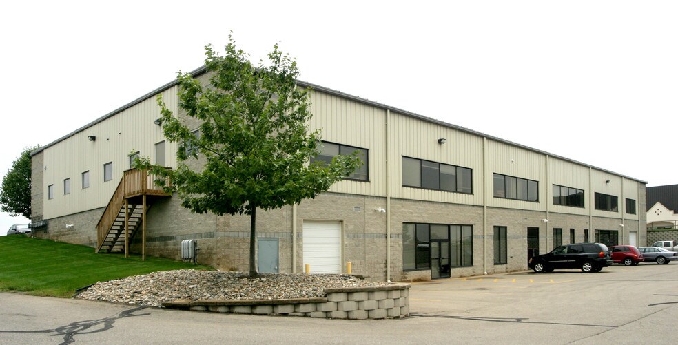 1235 Industrial Dr, Saline, MI à vendre - Photo de l’immeuble – Image 2 sur 16