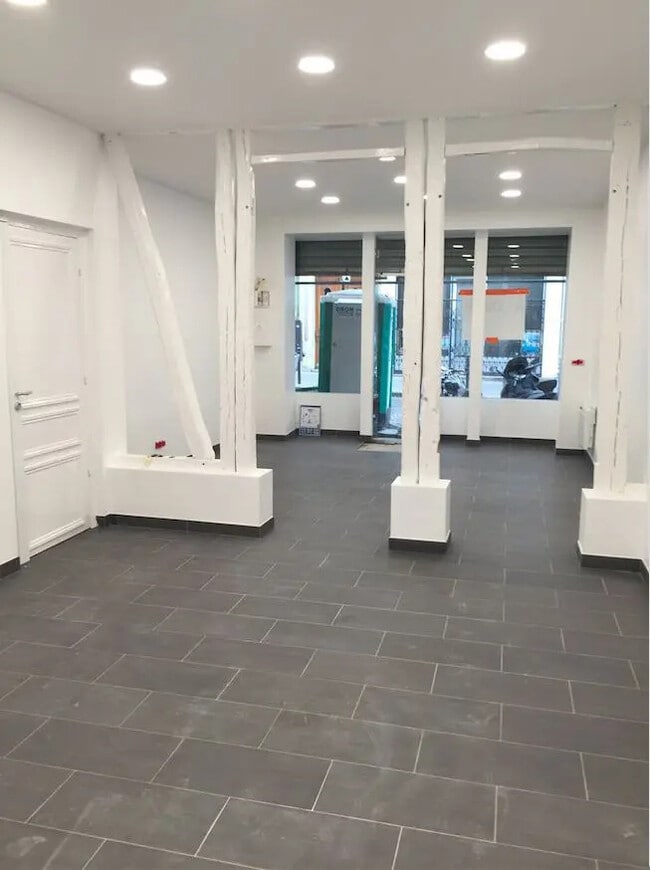 Plus de détails pour Local commercial à louer