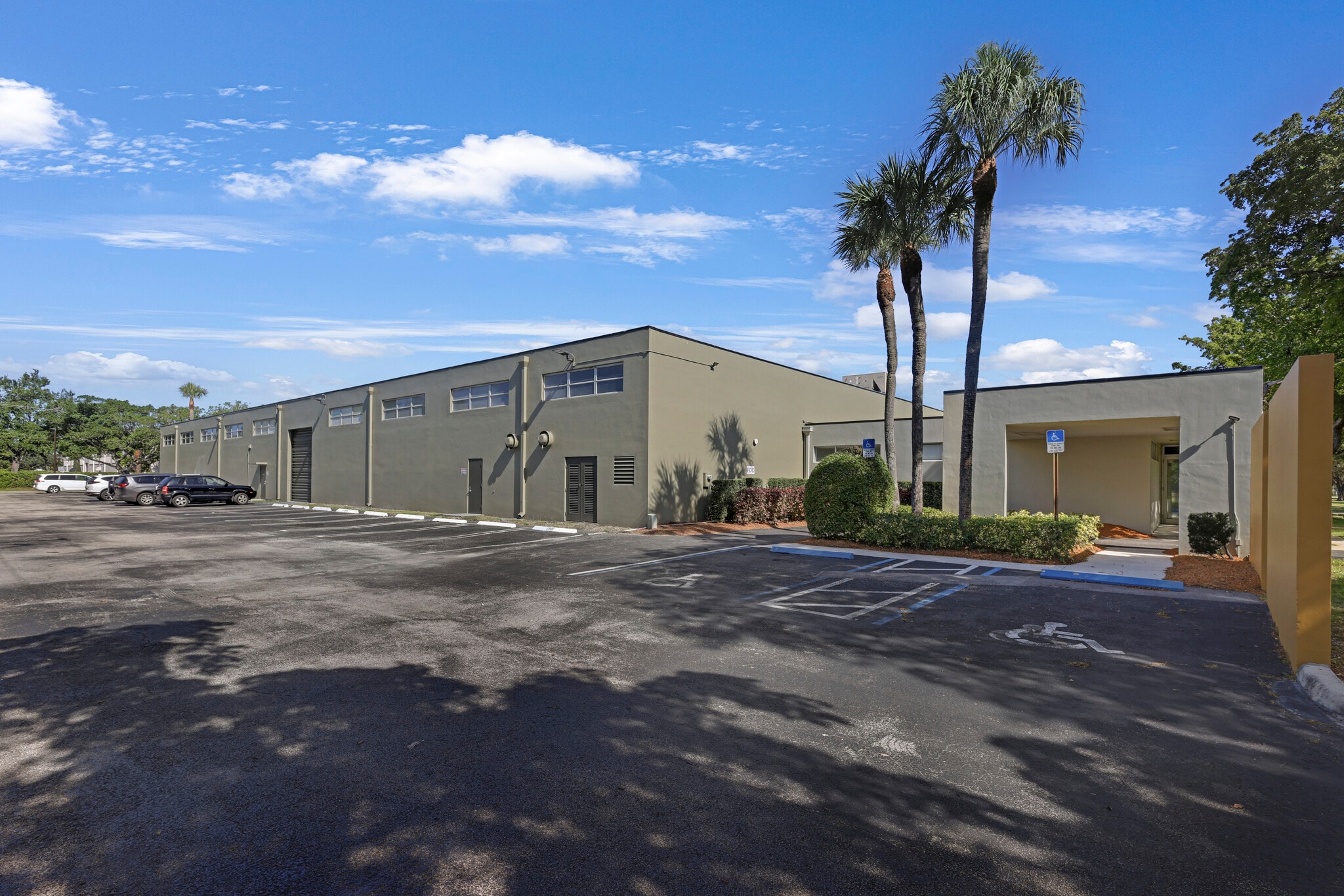 14000 NW 58th Ct, Miami Lakes, FL à louer Photo principale– Image 1 sur 5