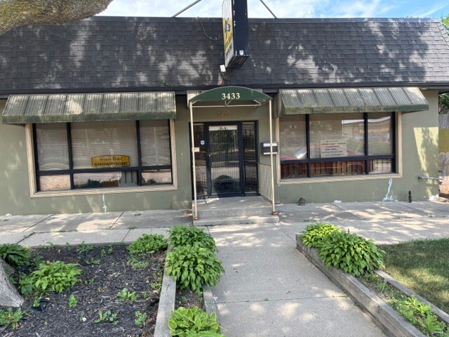 3433 N 35th St, Milwaukee, WI à vendre Photo principale– Image 1 sur 8