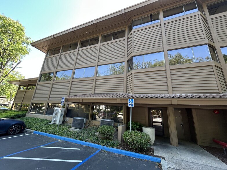 2290 N 1st St, San Jose, CA à louer - Photo de l’immeuble – Image 3 sur 7