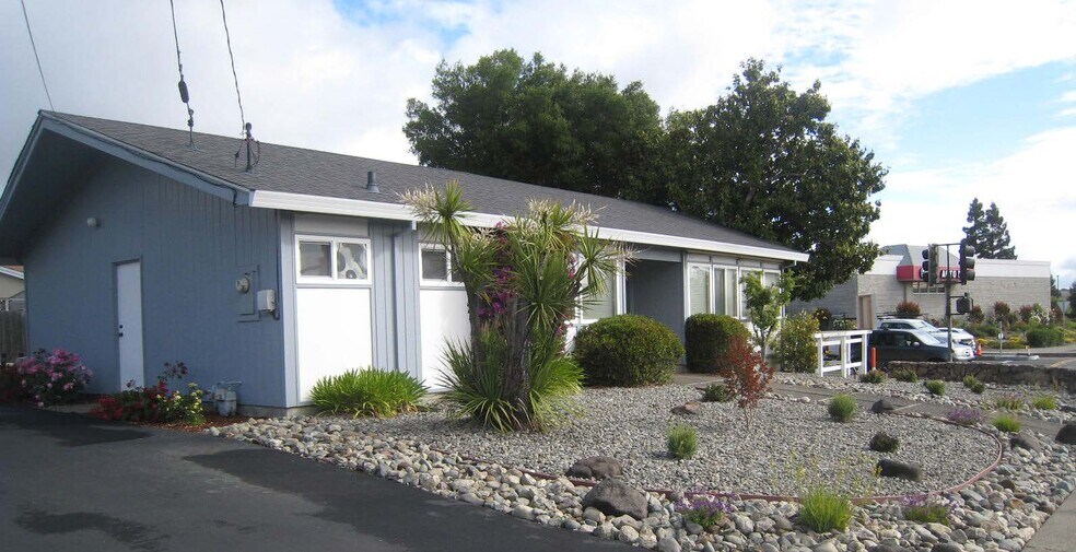 400 Rowland Blvd, Novato, CA à louer - Photo de l’immeuble – Image 1 sur 2