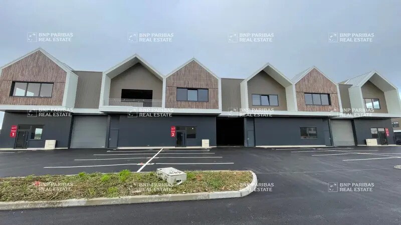 Local d'activités dans Flins-sur-Seine à vendre Photo de l’immeuble– Image 1 sur 9