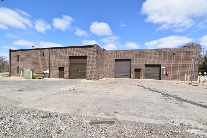 1041 Trine Ct, St Charles, IL à louer - Photo de l’immeuble – Image 3 sur 8