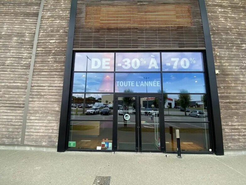 Local commercial dans GONFREVILLE-L'ORCHER à louer - Photo de l’immeuble – Image 3 sur 10