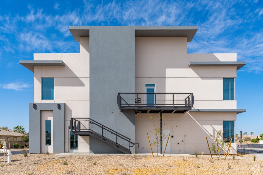 13980 W Avalon Dr, Goodyear, AZ à louer - Photo de l’immeuble – Image 3 sur 12