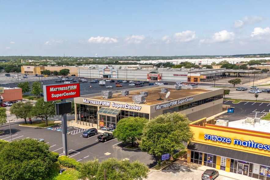 13103 San Pedro Ave, San Antonio, TX à vendre - Photo de l’immeuble – Image 2 sur 2