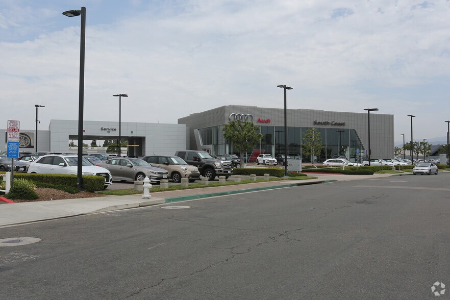 1425 Auto Mall Dr, Santa Ana, CA à vendre - Photo de l’immeuble – Image 3 sur 5