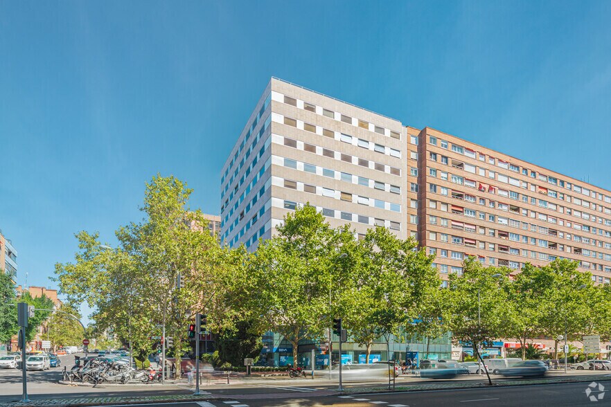 Calle de Orense, 58, Madrid, Madrid à louer - Photo de l’immeuble – Image 3 sur 6