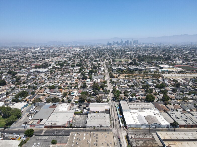 5725 S San Pedro St, Los Angeles, CA à vendre - Photo de l’immeuble – Image 2 sur 8