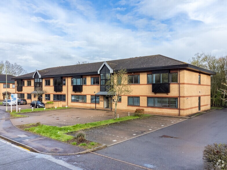 17-18 Thorney Leys Park, Witney à louer - Photo de l’immeuble – Image 1 sur 9