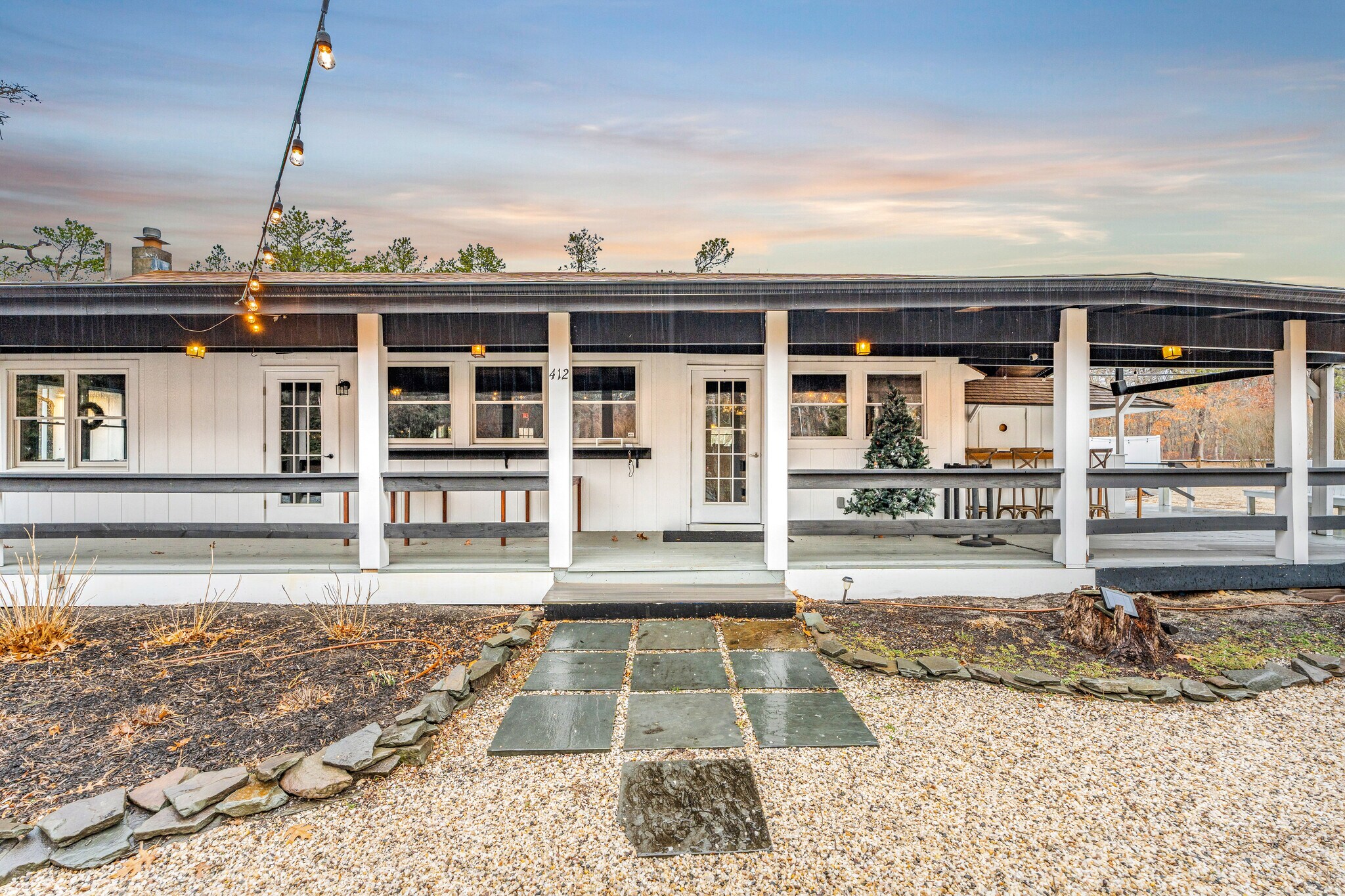 412 Montauk Hwy, East Quogue, NY à vendre Photo de l’immeuble– Image 1 sur 26