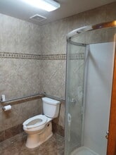 1557 N Sierra Vista Ave, Fresno, CA à louer Photo intérieure– Image 1 sur 10