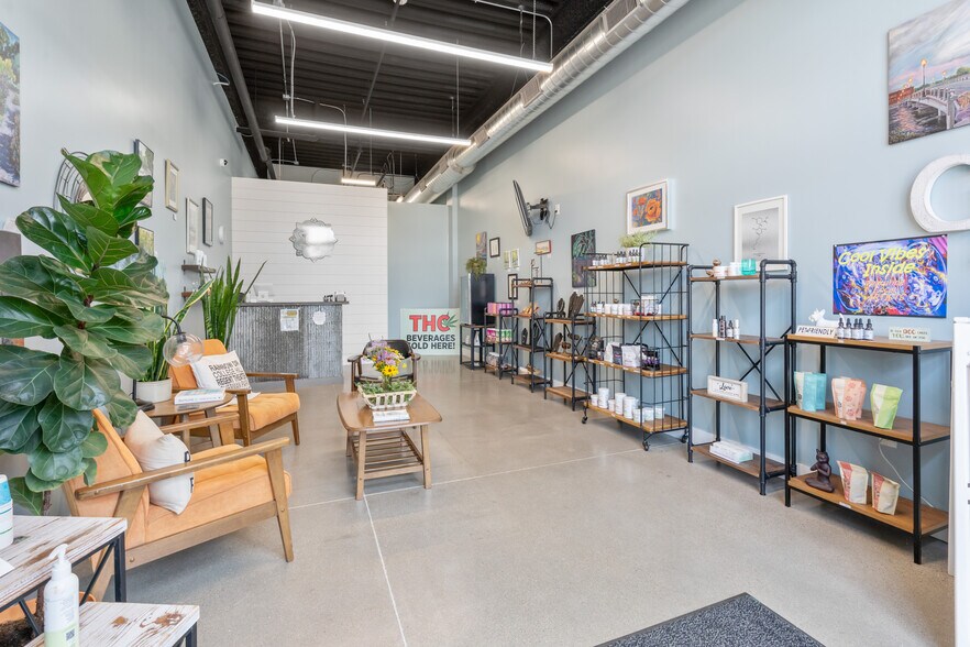 100 E 2nd St, Cedar Falls, IA à louer - Photo de l’immeuble – Image 2 sur 11