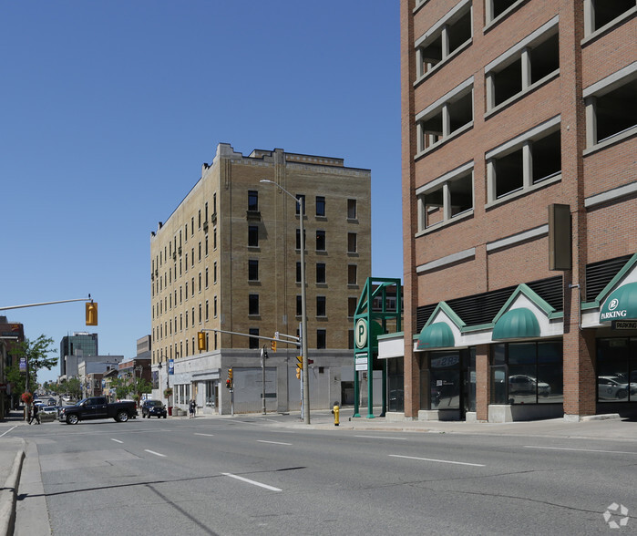 70 King St E, Oshawa, ON à louer - Photo principale – Image 1 sur 2