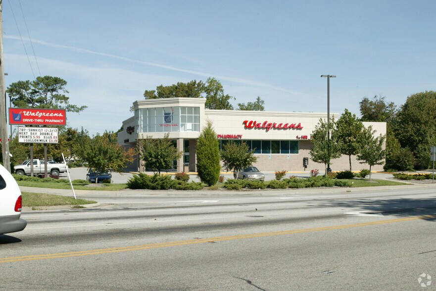 9976 Jefferson Ave, Newport News, VA à louer - Photo de l’immeuble – Image 3 sur 13