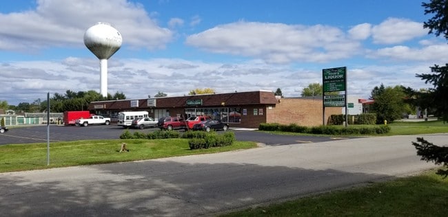 Plus de détails pour 100-112 Light Rd, Oswego, IL - Local commercial à vendre