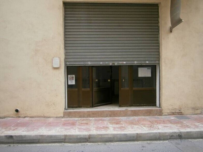 Local commercial dans MONÒVER à louer - Photo de l’immeuble – Image 2 sur 6