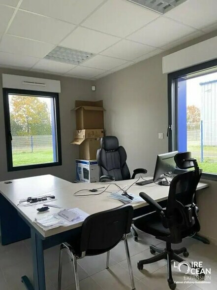 Bureau dans SAINT PIERRE MONTLIMART à louer - Photo de l’immeuble – Image 3 sur 8