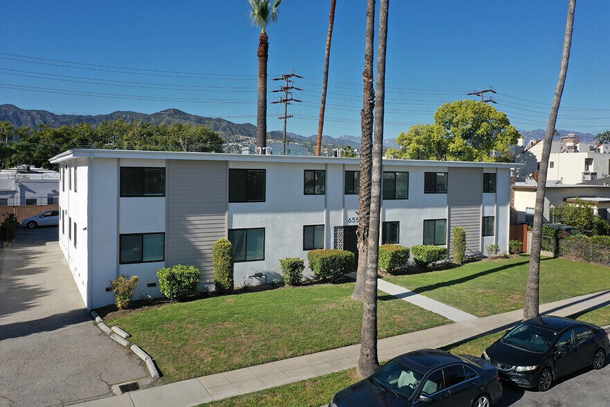 655 Ivy St, Glendale, CA à vendre - Photo de l’immeuble – Image 2 sur 14