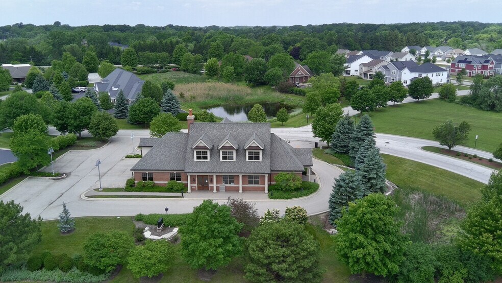 10 Landover Pky, Hawthorn Woods, IL à vendre - Photo de l’immeuble – Image 2 sur 6
