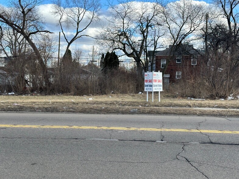3302 7 Mile Rd, Detroit, MI à vendre - Photo de l’immeuble – Image 3 sur 7