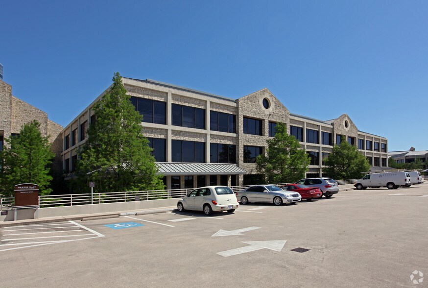 5000 Riverside Dr, Irving, TX à louer - Photo de l’immeuble – Image 2 sur 10