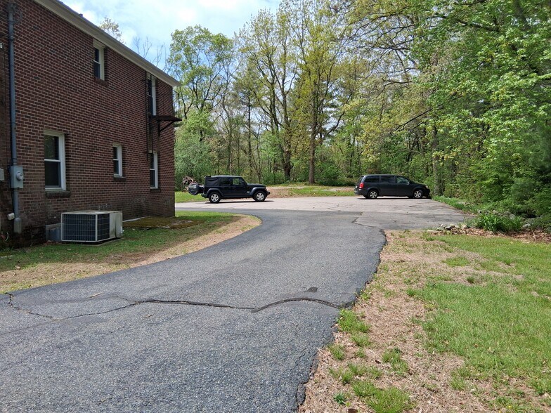 327 Eddie Dowling Hwy, North Smithfield, RI à vendre - Photo de l’immeuble – Image 2 sur 15
