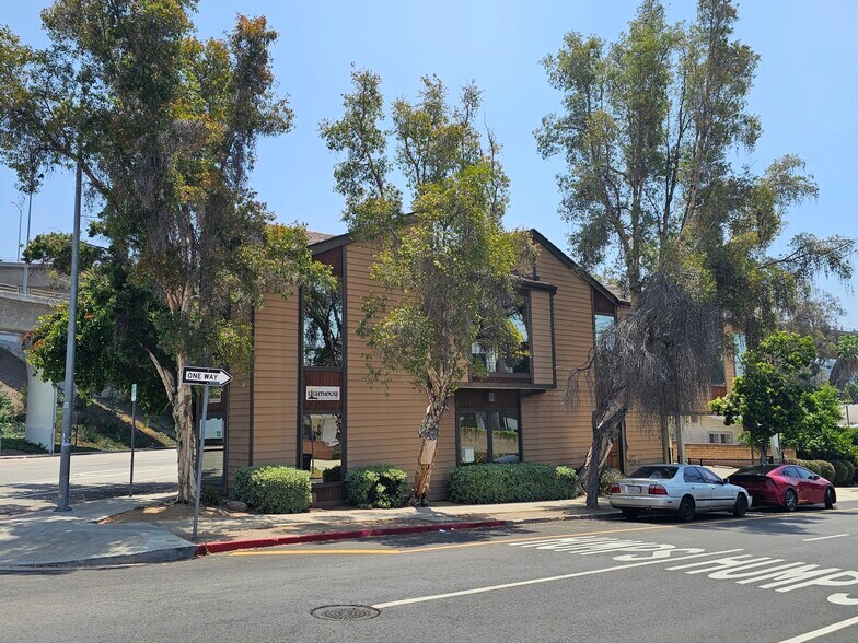 2910 W Broadway, Los Angeles, CA à louer - Photo de l’immeuble – Image 3 sur 29