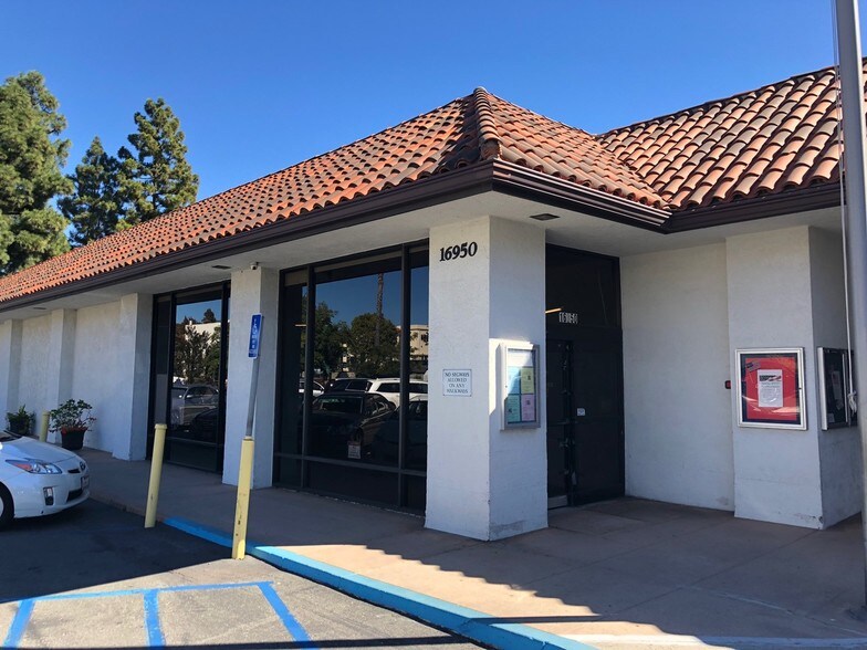 16950 Via de Santa Fe, Rancho Santa Fe, CA à louer - Photo de l’immeuble – Image 2 sur 9