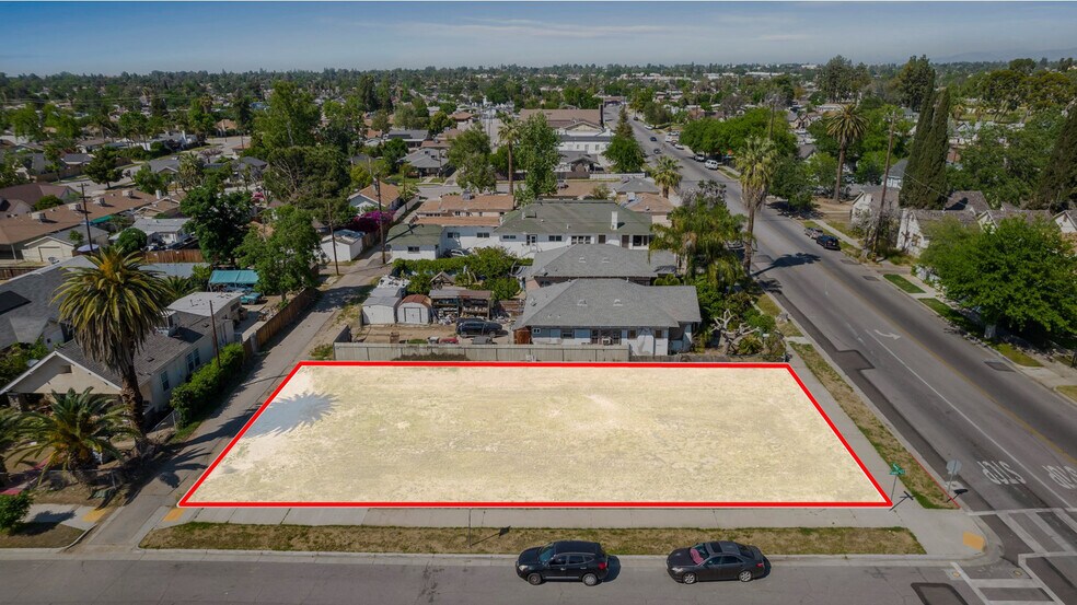 626 Flower St, Bakersfield, CA à vendre - Photo de l’immeuble – Image 2 sur 9