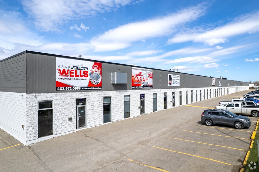 7004-7042 30th St SE, Calgary, AB à louer - Photo principale – Image 1 sur 4