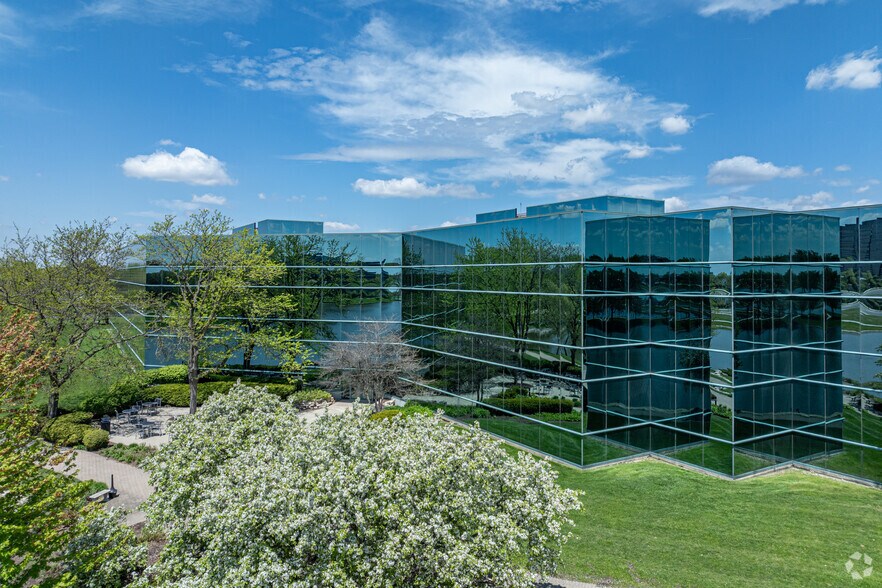 450 E Devon Ave, Itasca, IL à louer - Photo de l’immeuble – Image 3 sur 5