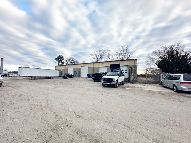9735 Gravois Rd, Affton, MO à vendre - Photo de l’immeuble – Image 1 sur 6