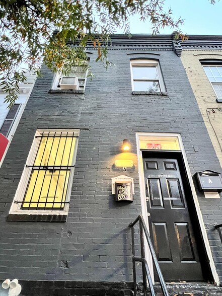 1235 Pennsylvania Ave SE, Washington, DC à vendre - Photo de l’immeuble – Image 2 sur 41