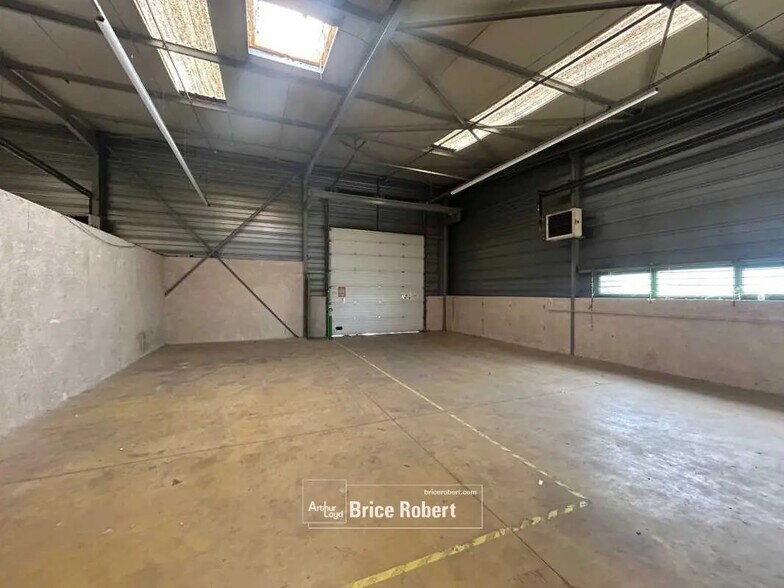 Industriel/Logistique dans Chassieu à vendre - Photo de l’immeuble – Image 3 sur 6