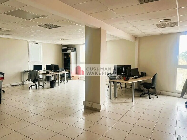 Bureau dans Nîmes à louer - Photo de l’immeuble – Image 1 sur 3